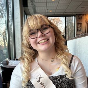 Meet your Posher, Lauren